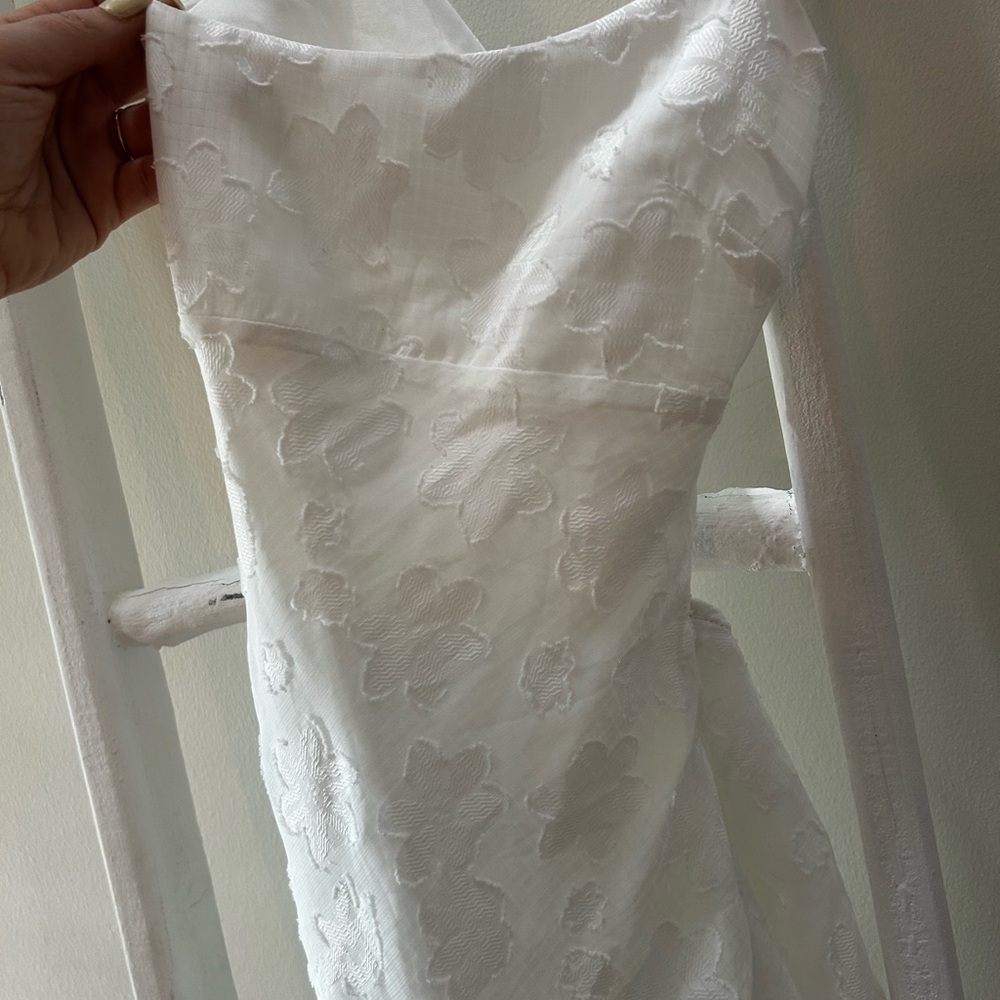 Elegant White Floral Dress